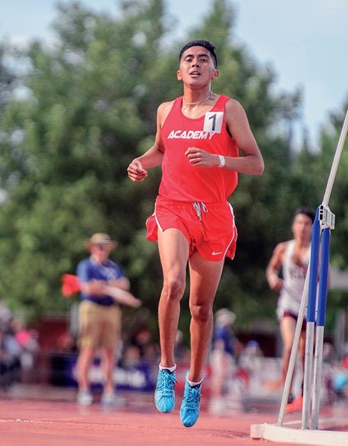 Runner overcomes injury to win 1600, 3200 races
