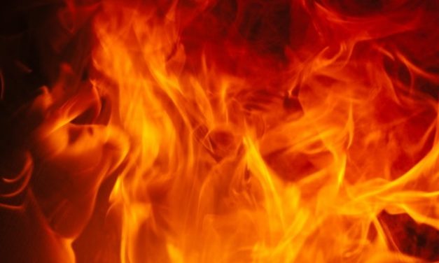 Fire crews unable to control fire on Naatsis’aan