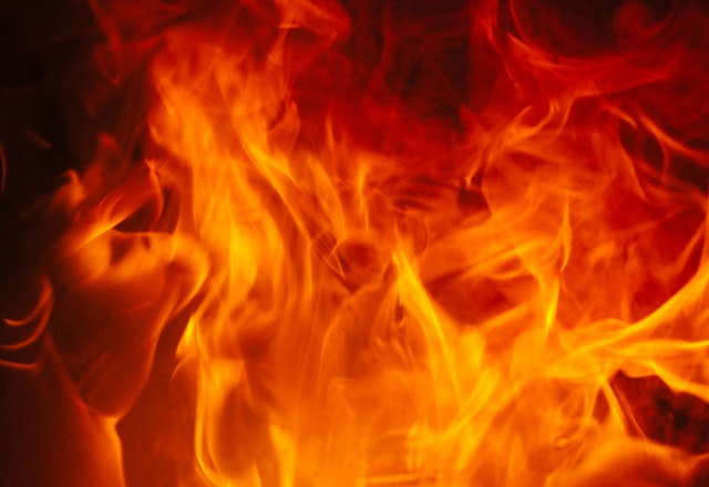 Fire crews unable to control fire on Naatsis’aan