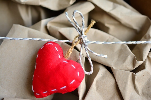 College students, parents invited to qualify for gift packages