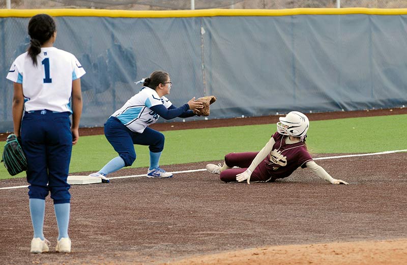 Winslow pounds 15 hits in win over Window Rock