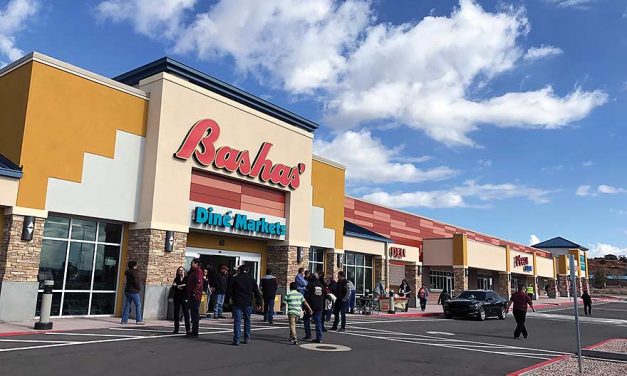 Nahata Dziil residents celebrate new shopping center
