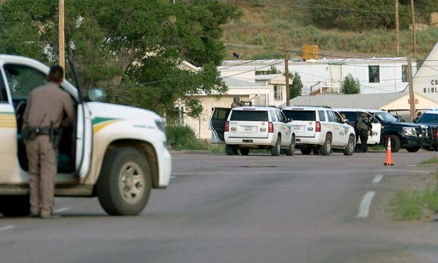 Robbery suspect caught after standoff in Tse Bonito