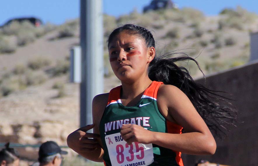 Despite wrong turn, Leslie wins by 26 seconds