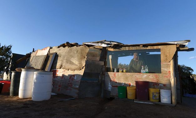 Elderly Marine veteran toughs out winter