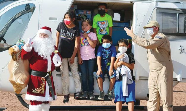 ‘Christmas in June’: Veterans group flies Santa Claus to Chinle