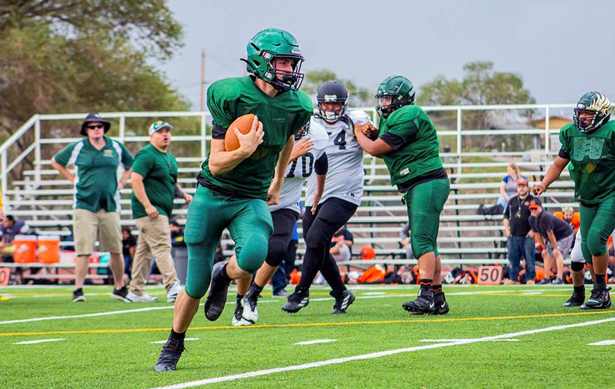 Thoreau comes from behind to upend Zuni
