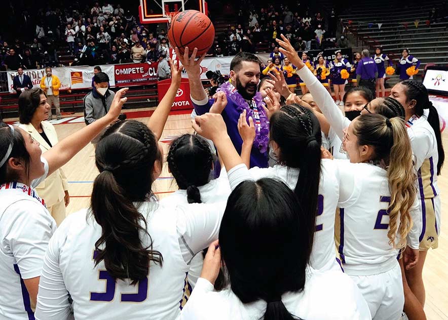 Kirtland Central stuns Bernalillo, earns 20th state title