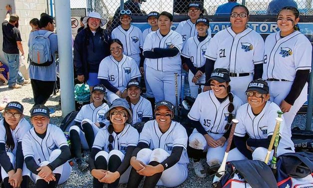 ’Prep softball team ends drought, show promise