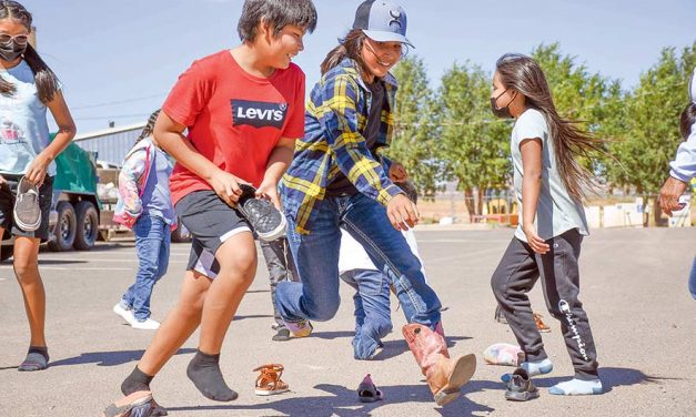 Tonalea hosts ‘Back to school Bash’ after 5-year hiatus: Leaders encourage youngsters to stay in school