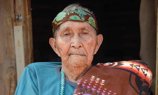 ‘I need to get on that horse’:  Last Naatsis’áán hataałii passes on