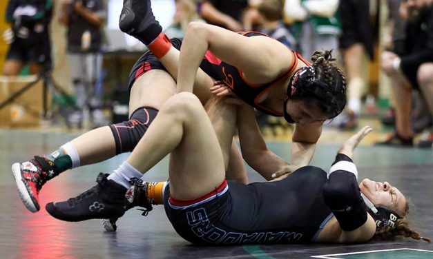 Aztec wrestler extends winning streak