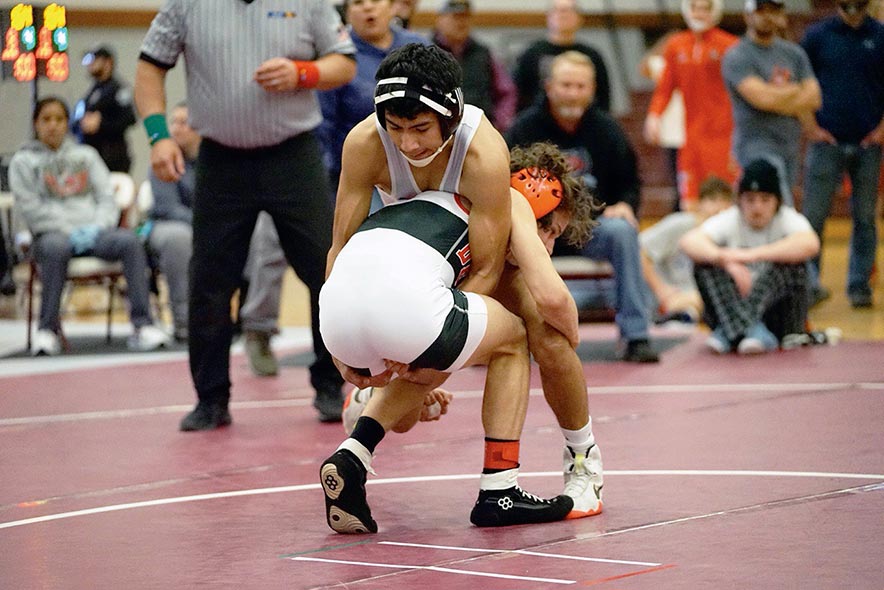 MV wrestling: Mustangs gets four sectional champs heading into state