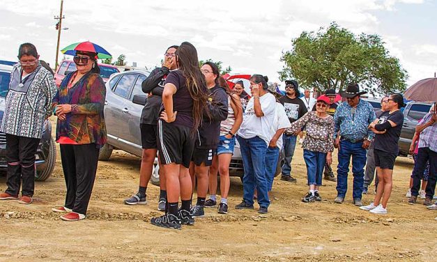 Navajo Weavers Association hosts friendly barbecue