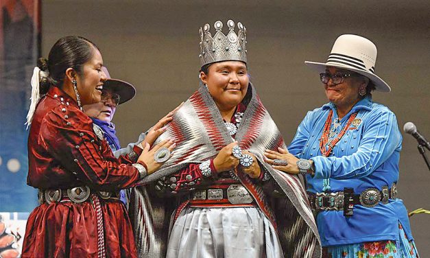 Former Naabeehó Bich’eekį’ titleholders share memories at coronation night