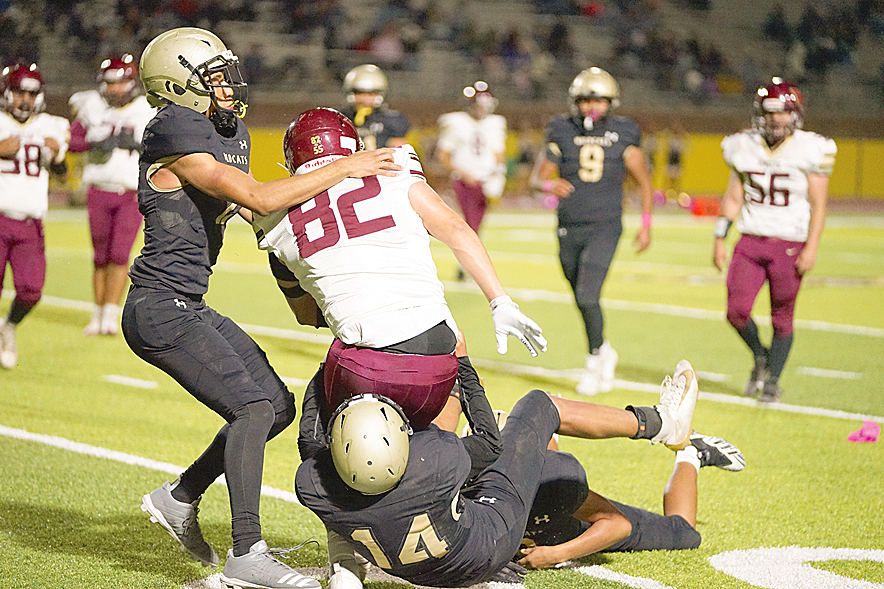 Winslow stays unbeaten in 3A North: Bulldogs capitalize on turnovers in 27-0 win over Chinle