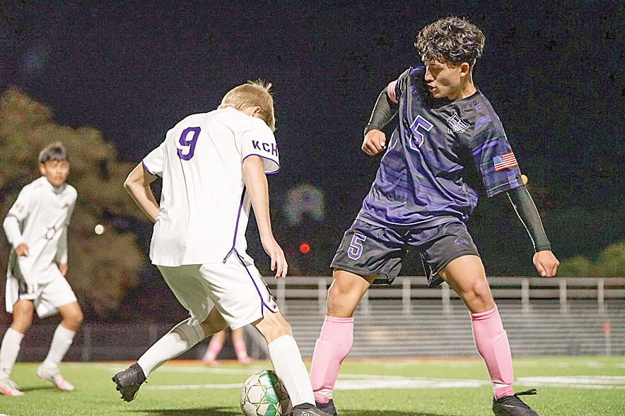 Miyamura boys soccer shutout KC on Senior Night, Patriots remain unbeaten in district