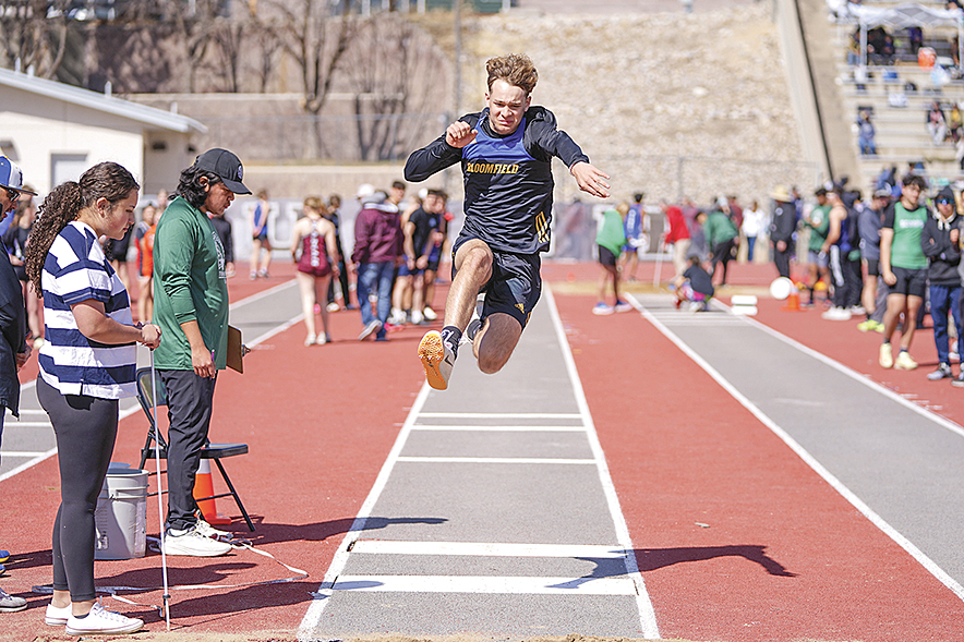 Bloomfield qualifies 5 athletes for state