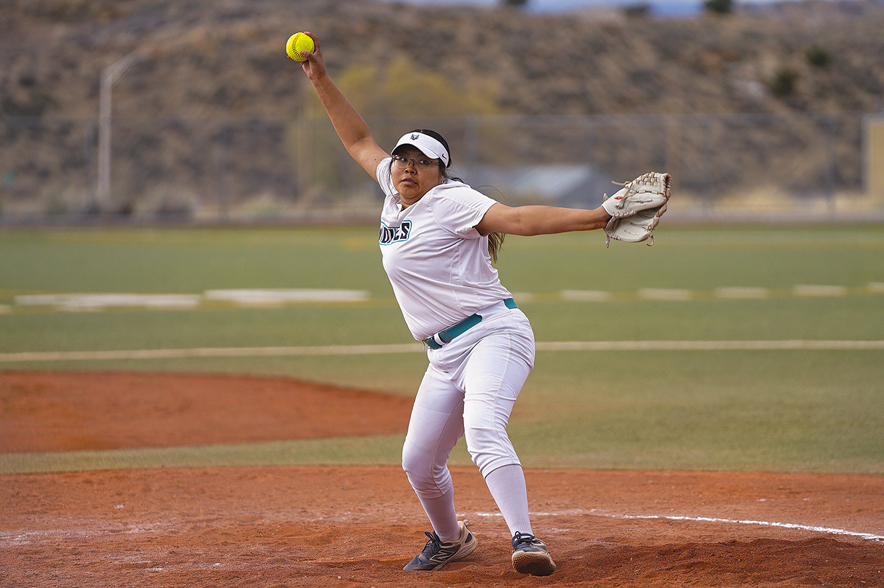Hózhó Academy rallies past No. 3 seed Lordsburg, 12-11, in walk-off victory
